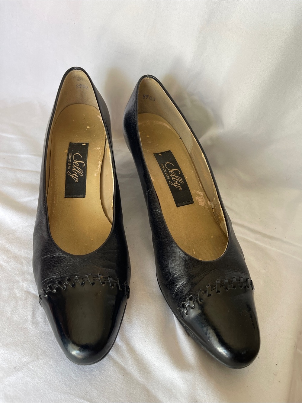 Vintage 1980s Selby heels Black Leather Cap-Toe